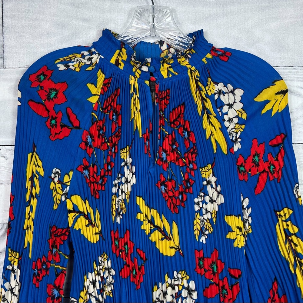 ❌SOLD❌Belle Vere Colorful Pleated Top - Picture 2 of 7